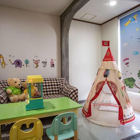 Famille Spa Resort Seogwipo Bagian luar foto