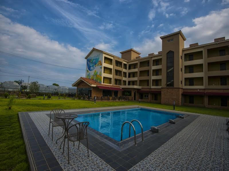 Famille Spa Resort Seogwipo Bagian luar foto
