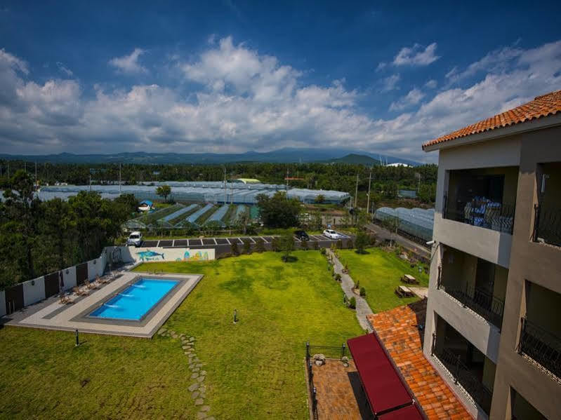 Famille Spa Resort Seogwipo Bagian luar foto