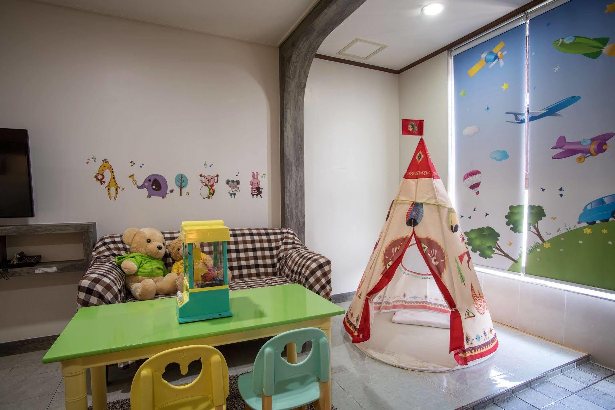 Famille Spa Resort Seogwipo Bagian luar foto