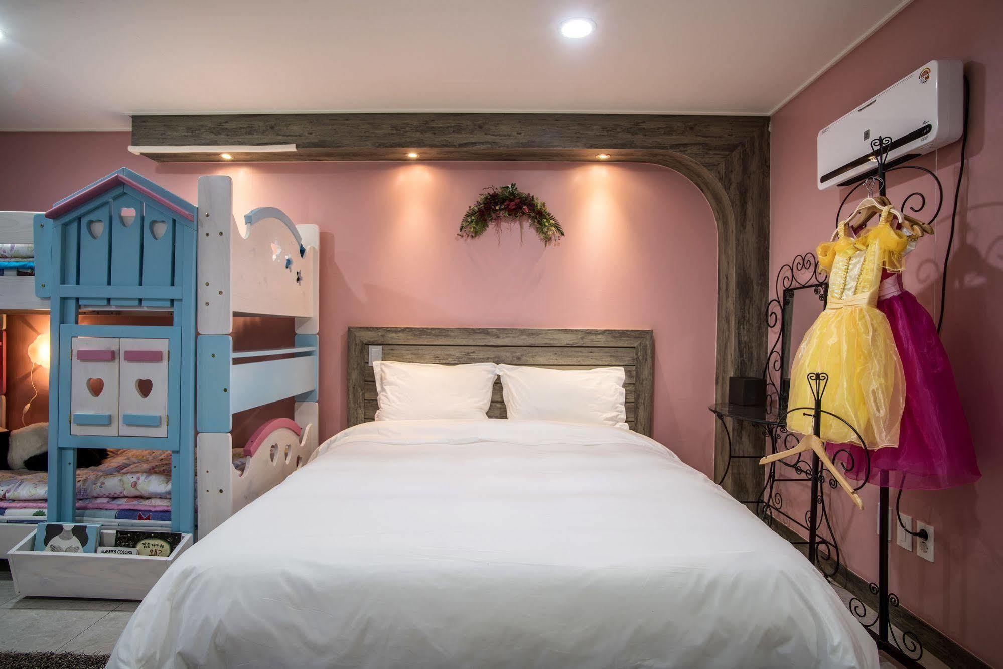 Famille Spa Resort Seogwipo Bagian luar foto