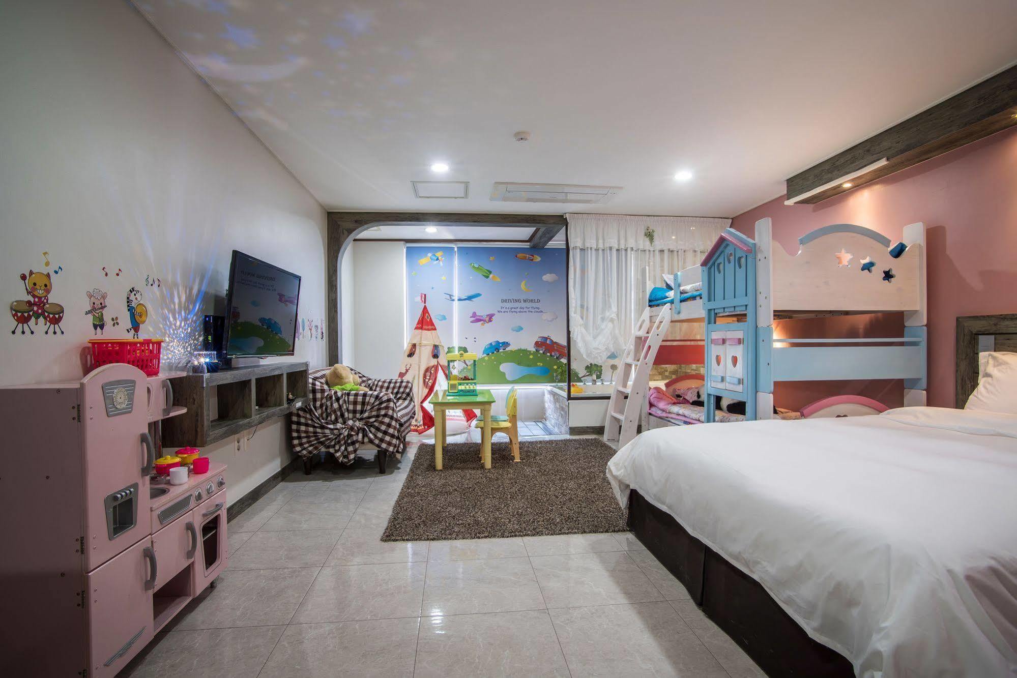 Famille Spa Resort Seogwipo Bagian luar foto