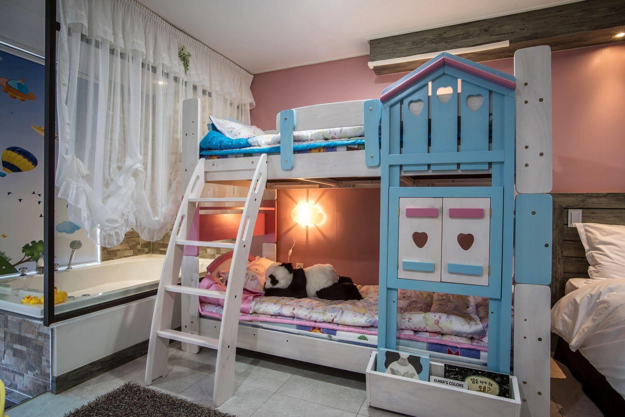 Famille Spa Resort Seogwipo Bagian luar foto