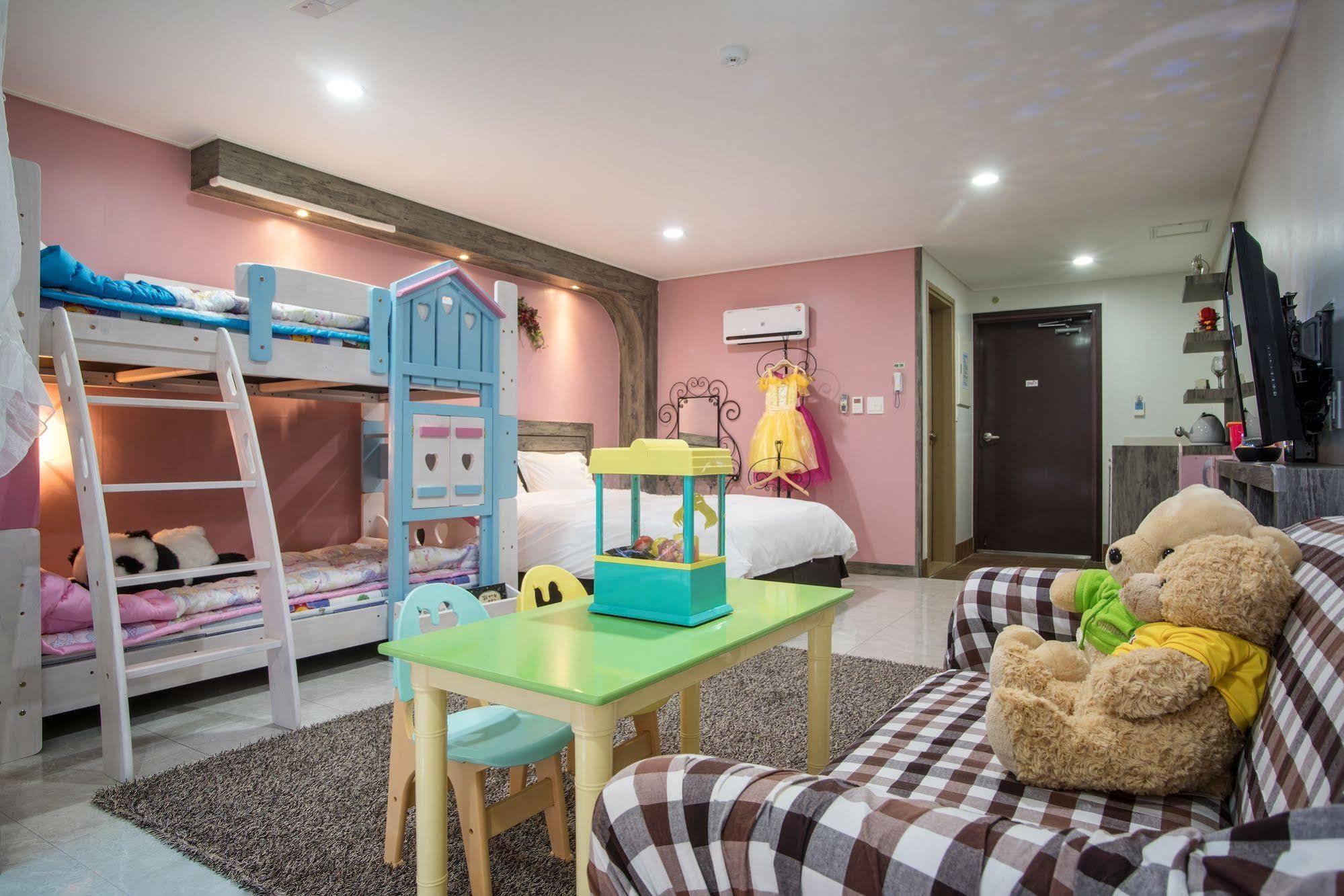 Famille Spa Resort Seogwipo Bagian luar foto