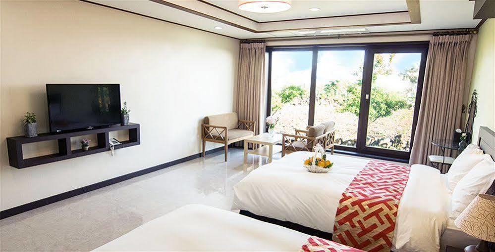 Famille Spa Resort Seogwipo Bagian luar foto