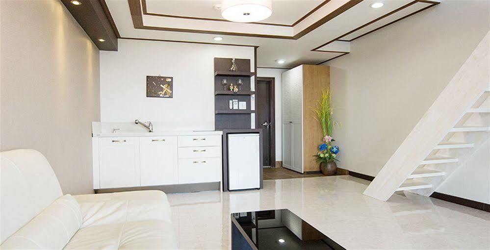 Famille Spa Resort Seogwipo Bagian luar foto