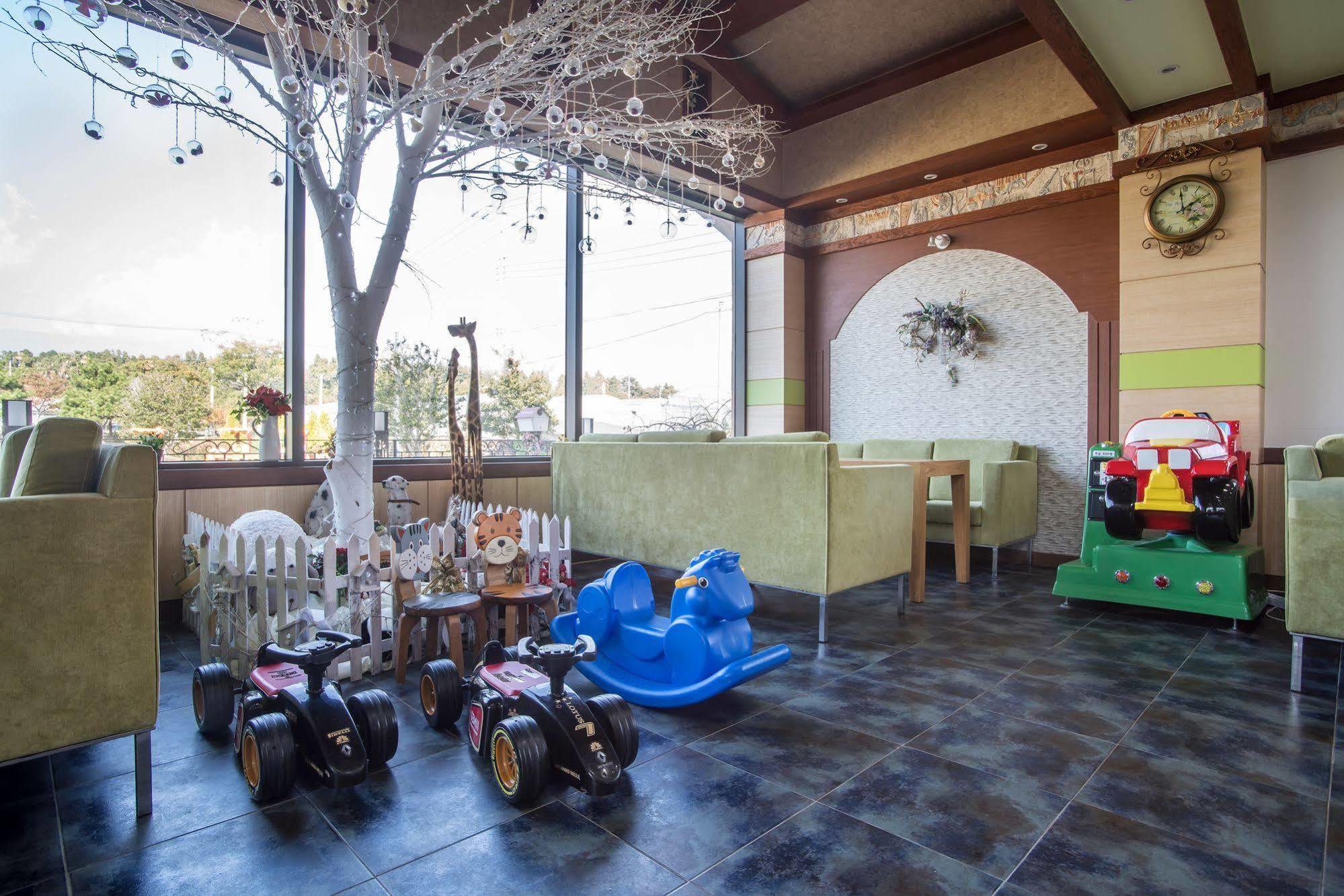 Famille Spa Resort Seogwipo Bagian luar foto