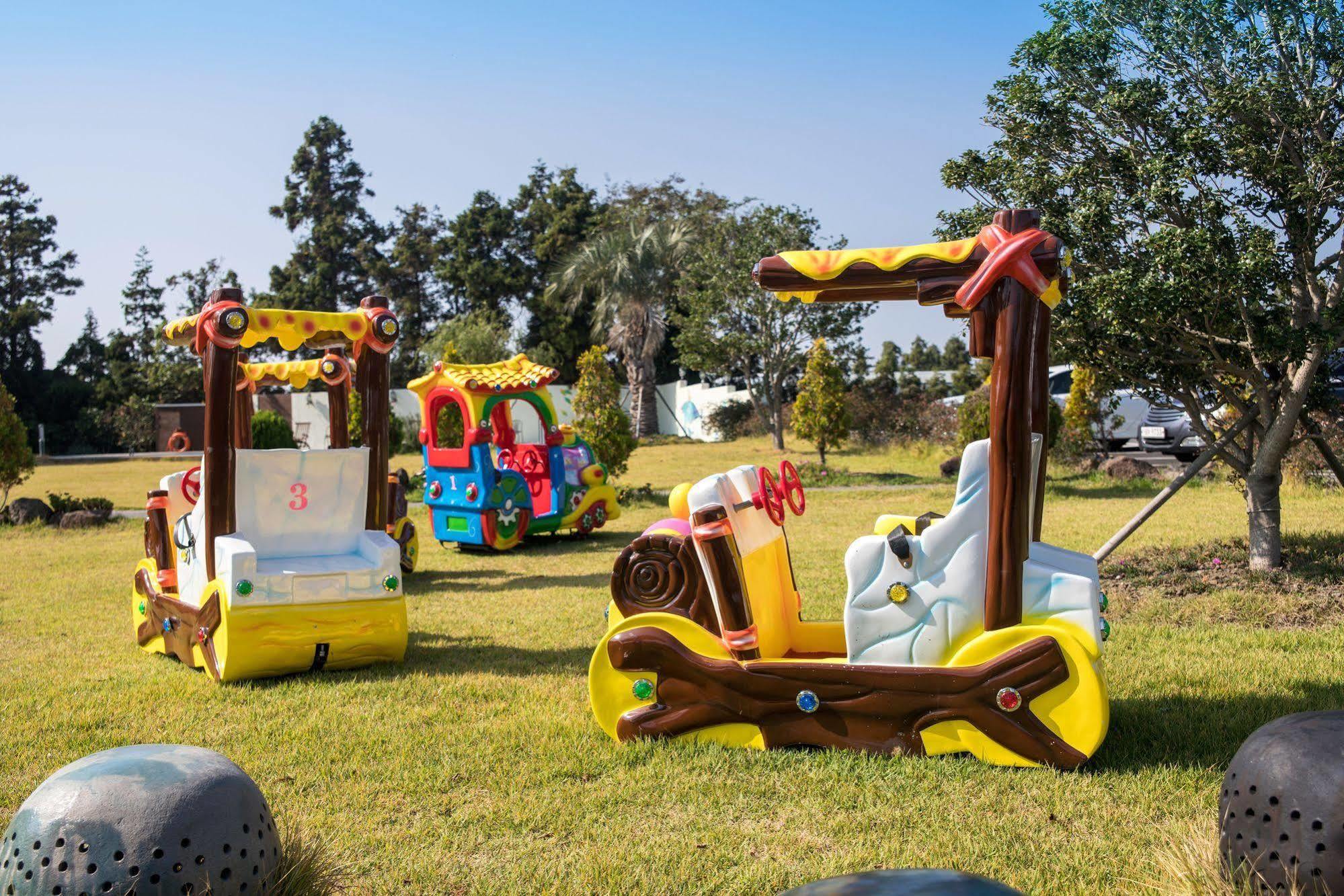 Famille Spa Resort Seogwipo Bagian luar foto