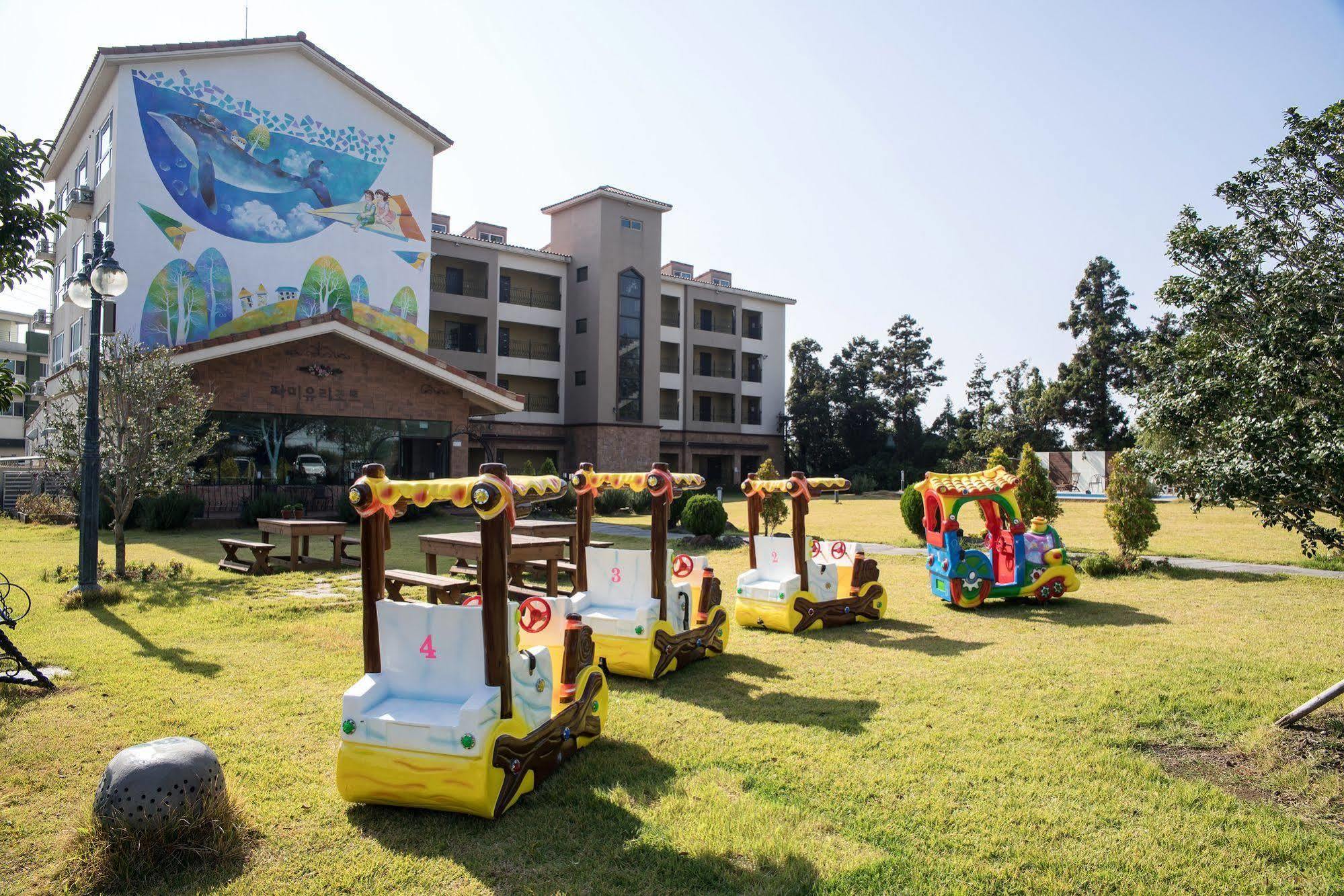 Famille Spa Resort Seogwipo Bagian luar foto
