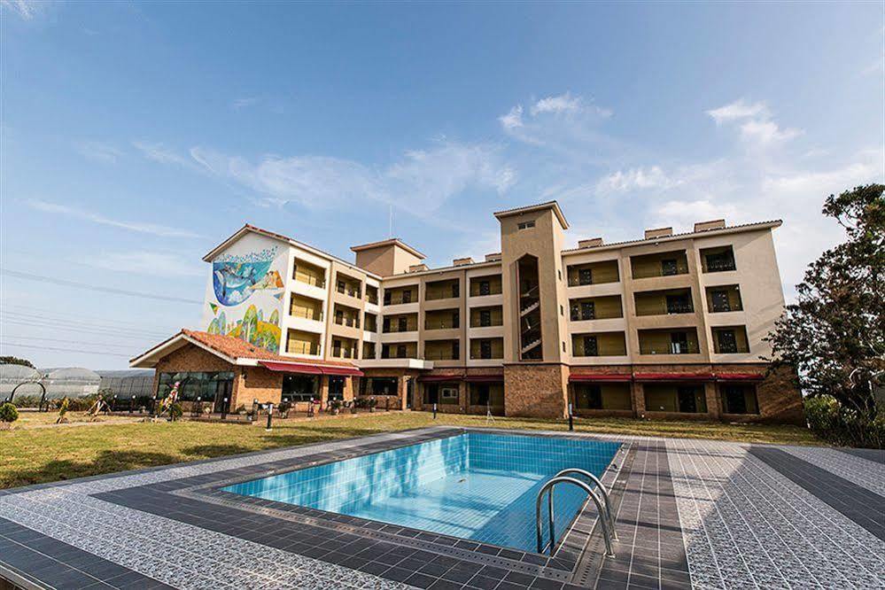 Famille Spa Resort Seogwipo Bagian luar foto