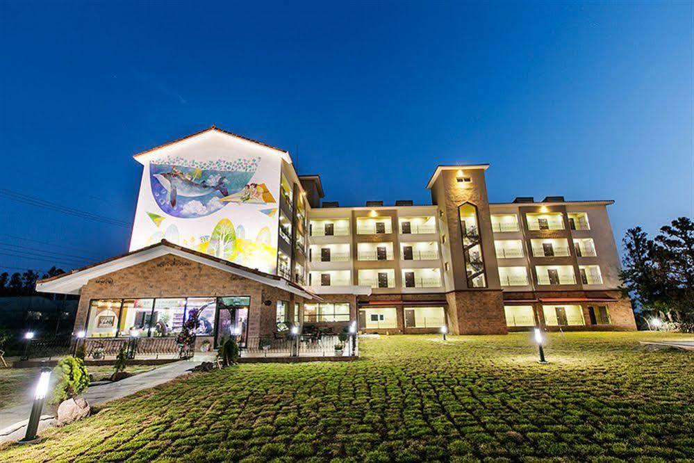 Famille Spa Resort Seogwipo Bagian luar foto