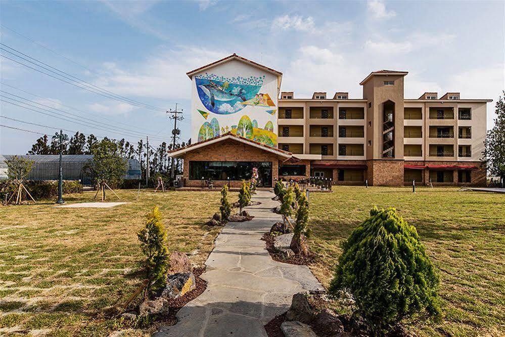 Famille Spa Resort Seogwipo Bagian luar foto