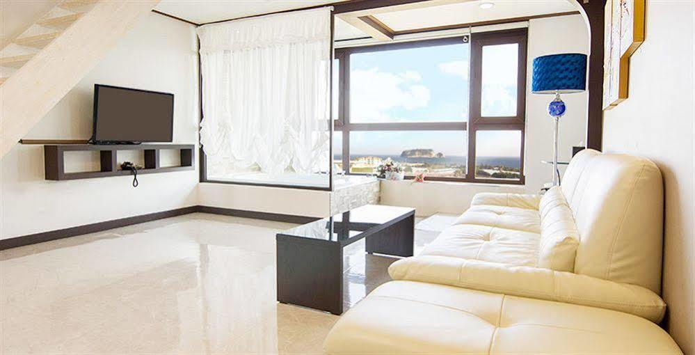 Famille Spa Resort Seogwipo Bagian luar foto