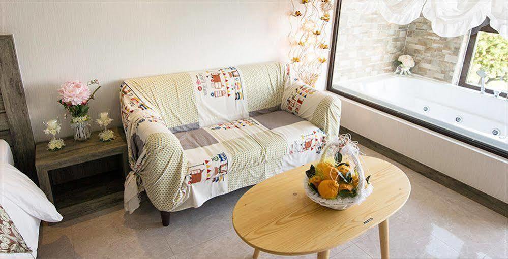 Famille Spa Resort Seogwipo Bagian luar foto