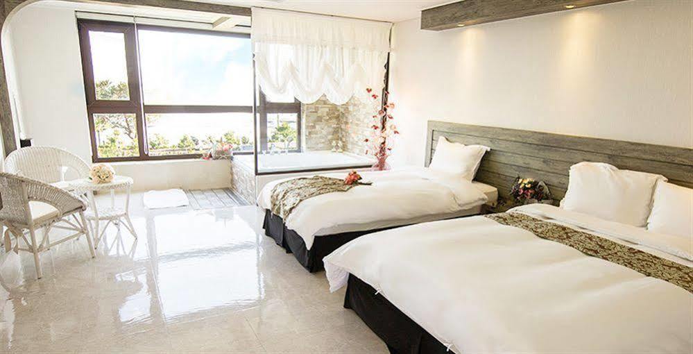 Famille Spa Resort Seogwipo Bagian luar foto