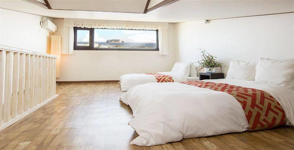 Famille Spa Resort Seogwipo Bagian luar foto